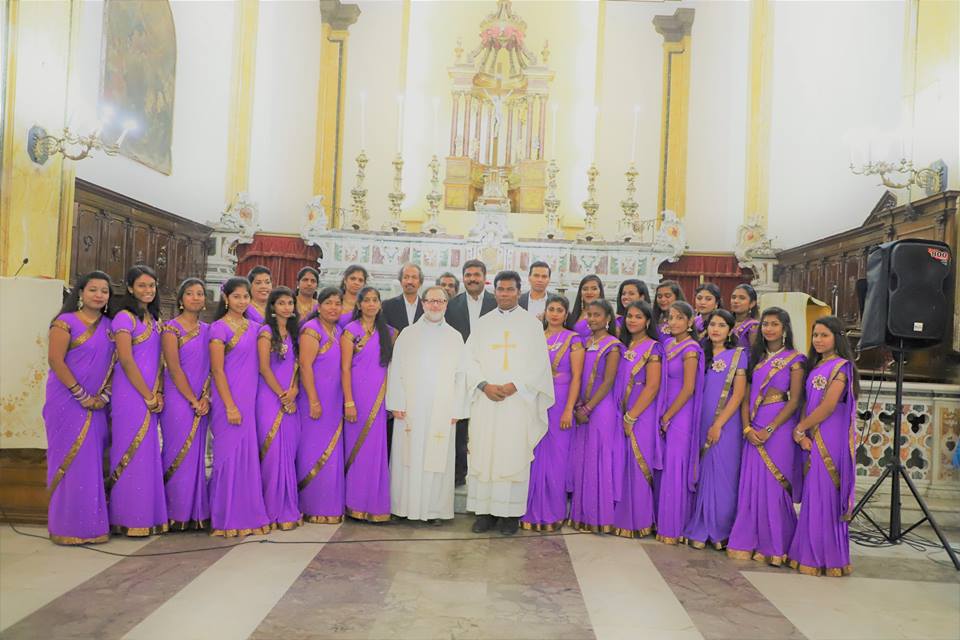 கிறிஸ்த்து அரசர் திருவிழாவினையும், இசை அரசி புனித சிசிலியாவின் திருவிழாவினையும் இத்தாலி பலெர்மோ ஆன்மீகத்தள பாடகர் குழாமினர் கொண்டாடினர்