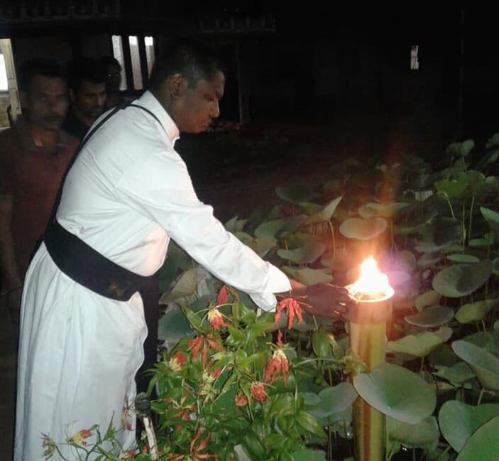 மாவீரர் துயிலும் இல்லகளில் பல்லாயிரக்கணக்கானோர் திரண்டு அஞ்சலி