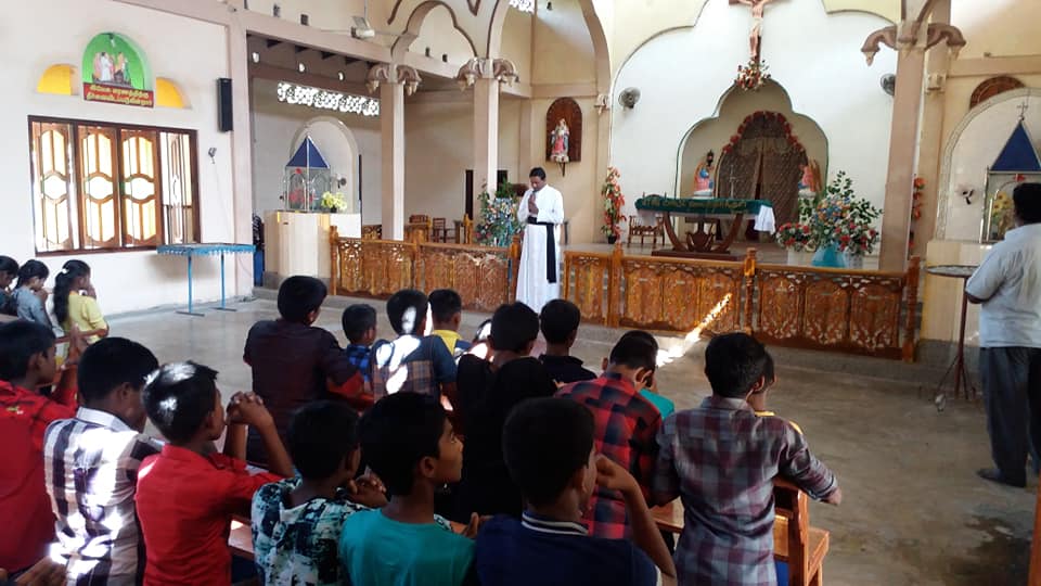 குருநகர் பங்கில் உறுதிப்பூசுதல் அருட்சாதனத்தைப் பெற்றுக்கொள்ளவிருக்கும் 92 மாணவர்களிற்கான பாசறை