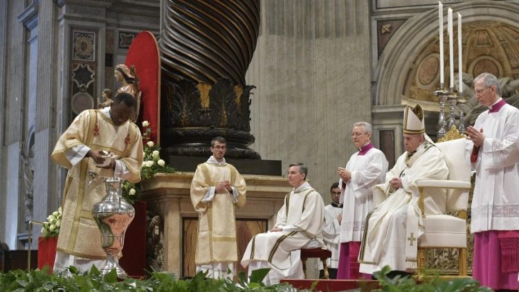 புனித எண்ணெய் அர்ச்சிக்கும் திருப்பலி – திருத்தந்தையின் மறையுரை