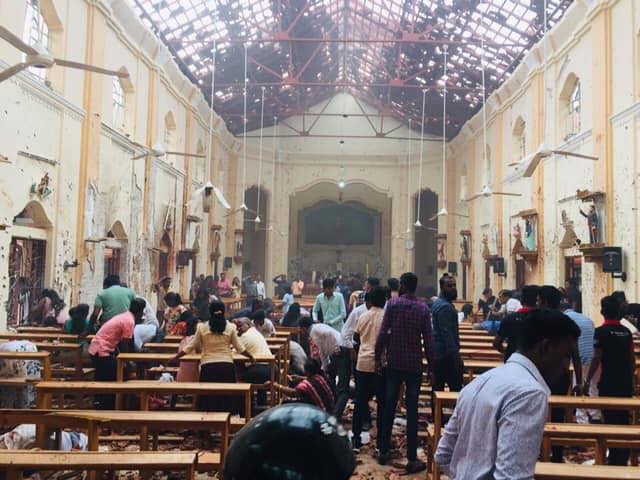 ஐந்து கொழும்பு தேவாலயங்களில் குண்டு வெடிப்பு