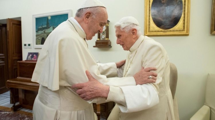 திருத்தந்தை 16ம் பெனடிக்ட் அவர்களுக்கு பிறந்தநாள் நல்வாழ்த்து