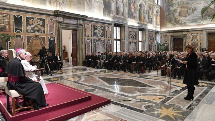 ஊடகவியலாளருக்கு தாழ்ச்சி, சுதந்திரம் அவசியம்