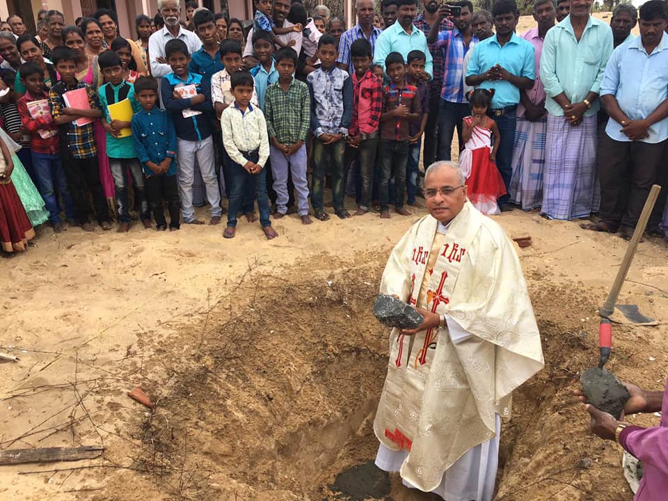 வெற்றிலைக்கேணி புனித அநதோியார் ஆலய மணிக்கூட்டு கோபுரத்துக்கான அடிக்கல் நாட்டும் நிகழ்வு