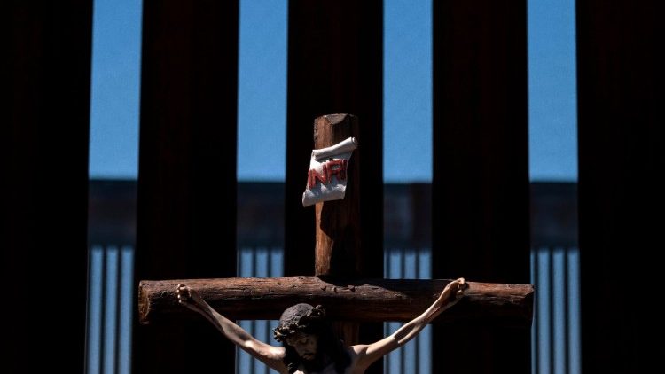 சுவர்களை அல்ல முன்னேற்றங்களை கட்டியெழுப்புவது அவசியம்