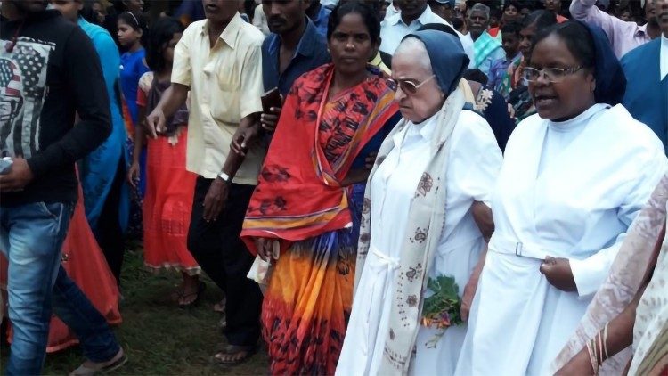 54 ஆண்டு சேவைக்குப் பரிசு-நாடு கடத்தியது இந்தியா