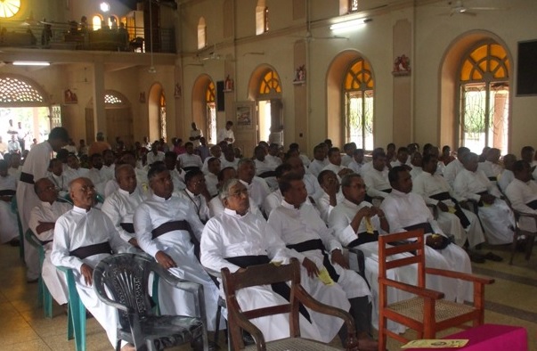 குருக்கள் – பூமியின் மீதுள்ள தேவதூதர்கள்!
