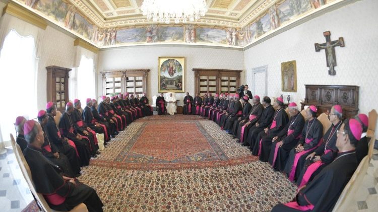 இந்தியாவின் 38 ஆயர்கள் திருத்தந்தையை சந்தித்தனர்