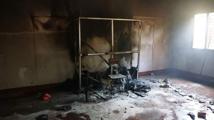 கோணாவில் பாடசாலை அலுவலகம் விசமிகளால் தீக்கிரை ஆவணங்கள் எரிந்து நாசம்