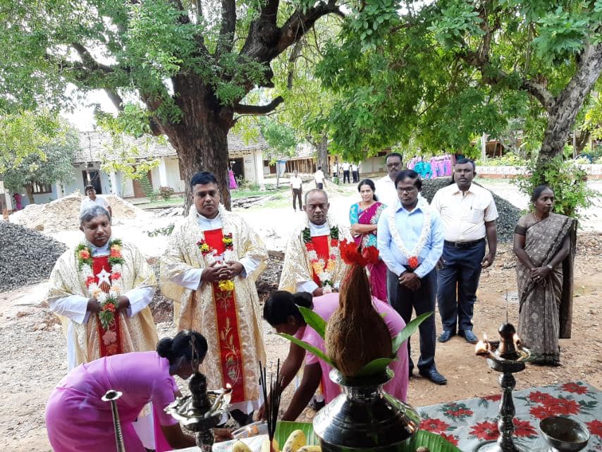 கோப்பாய் ஆசிரிய கலாசாலையில் அமைந்துள்ள புனித மரியாள் தேவாலயத்தின் பெருநாள் திருப்பலி