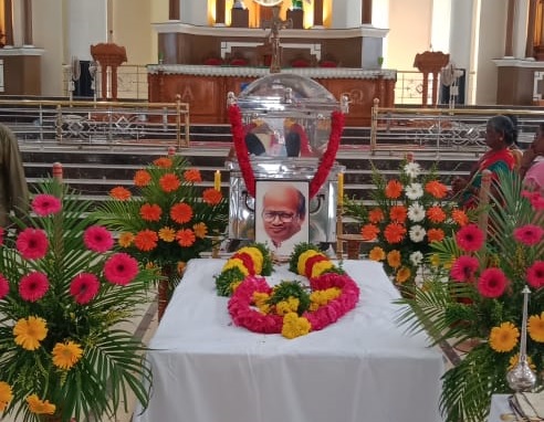 தன் உடலை தானமாக தந்த முதல்ஆயர்