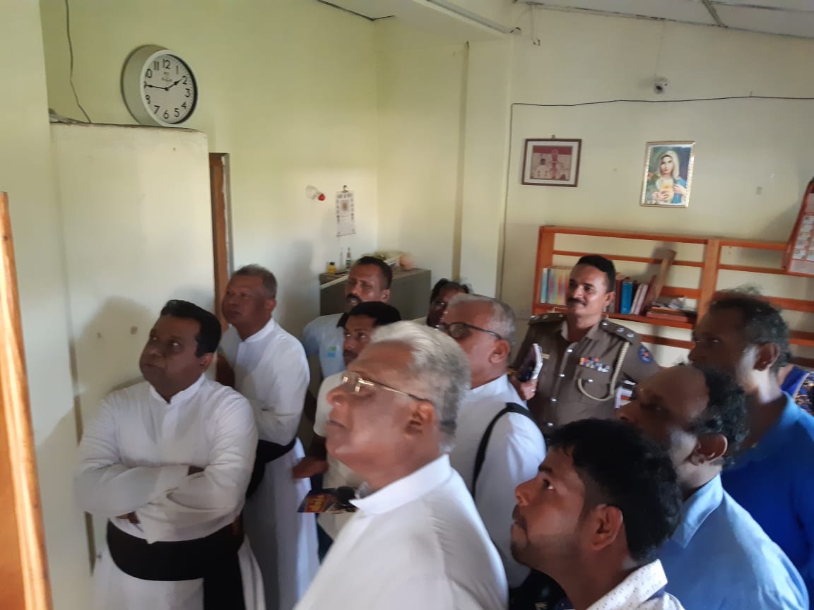 மாந்தை மாதா ஆலய பங்கு பணி மனையின் கதவு உடைக்கப்பட்டு திருட்டு
