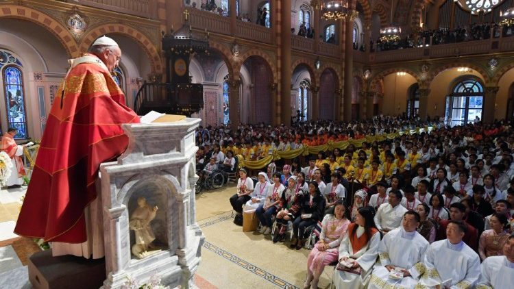 உலக அமைதிக்காக, மதங்கள் ஒன்றிணைந்து உழைப்பது தேவை