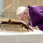 உலகிற்காக செபியுங்கள்” – திருத்தந்தையின் செபக்கருத்து