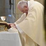 சுயநலத்தை மையமாகக்கொண்ட வாழ்வில் உண்மை மகிழ்வில்லை