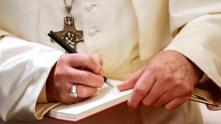 வாழ்வில் எது முக்கியம் என்பதையும், மற்றவர்களுடன் ஒருமைப்பாட்டுடன் வாழவேண்டியதன் தேவையையும் கோவிட்-19 நெருக்கடி நமக்கு உணர்த்தியுள்ளது