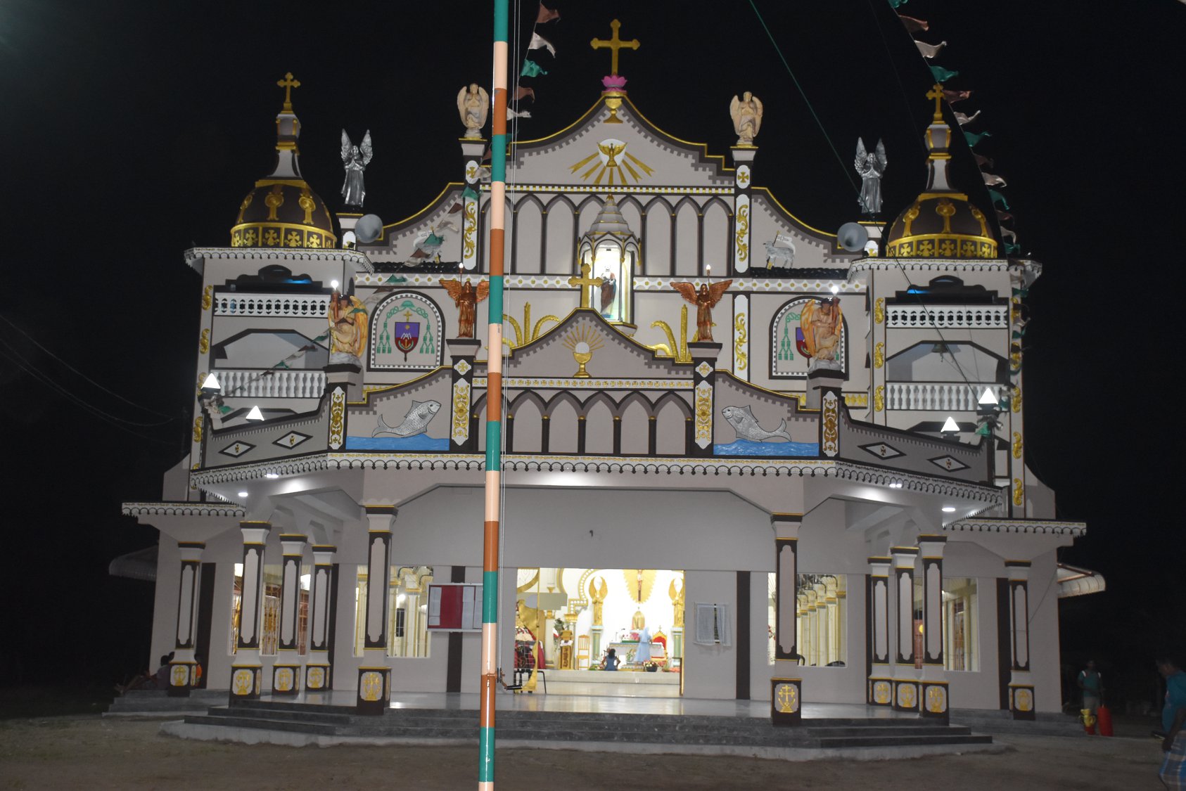 வஞ்சியன்குளம் புனித இராயப்பர் ஆலயம் அபிசேகம் செய்யப்பட்டது