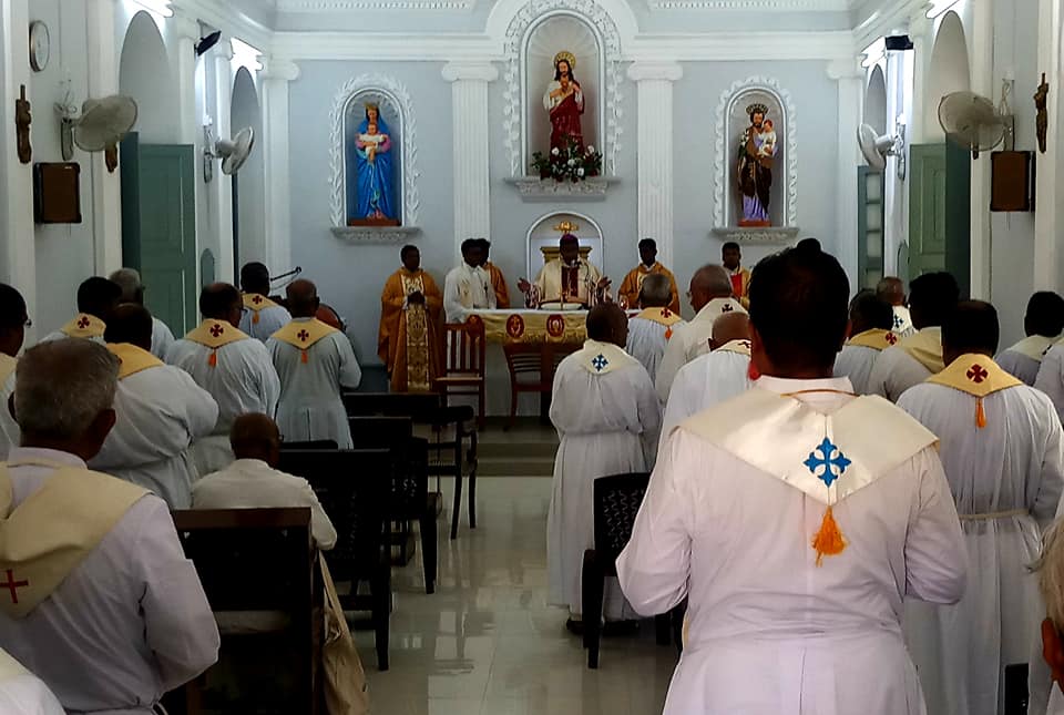 அர்ப்பணிப்புள்ள, முன்மாதிரிகையான குருக்களாகப் பணியாற்றுங்கள்