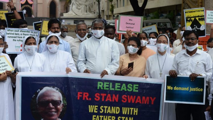 அருள்பணி ஸ்டான் சுவாமி விடுதலை செய்