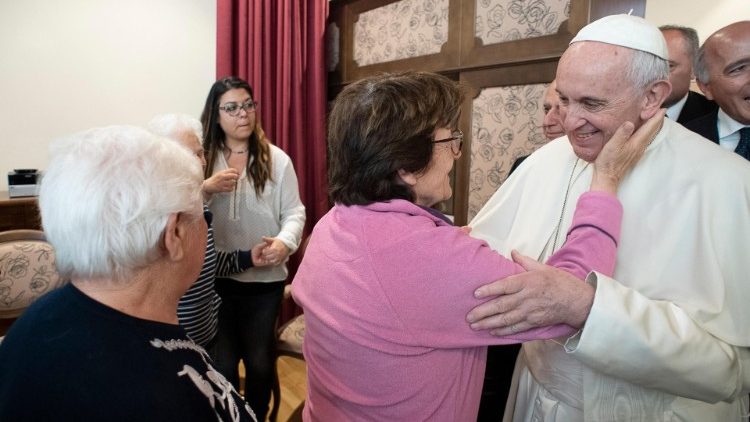 அனைவரும் மாண்புடன் வாழ்வதற்கு உரிமை உள்ளது