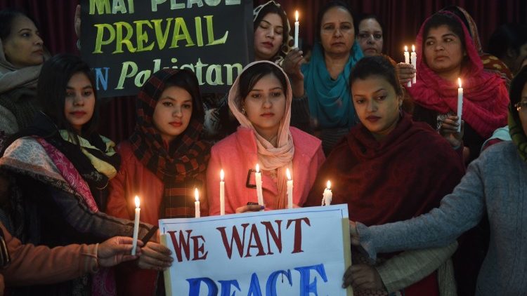 13 வயது சிறுமியை மதமாற்றம் செய்து திருமணம் புரிந்தவர் கைது