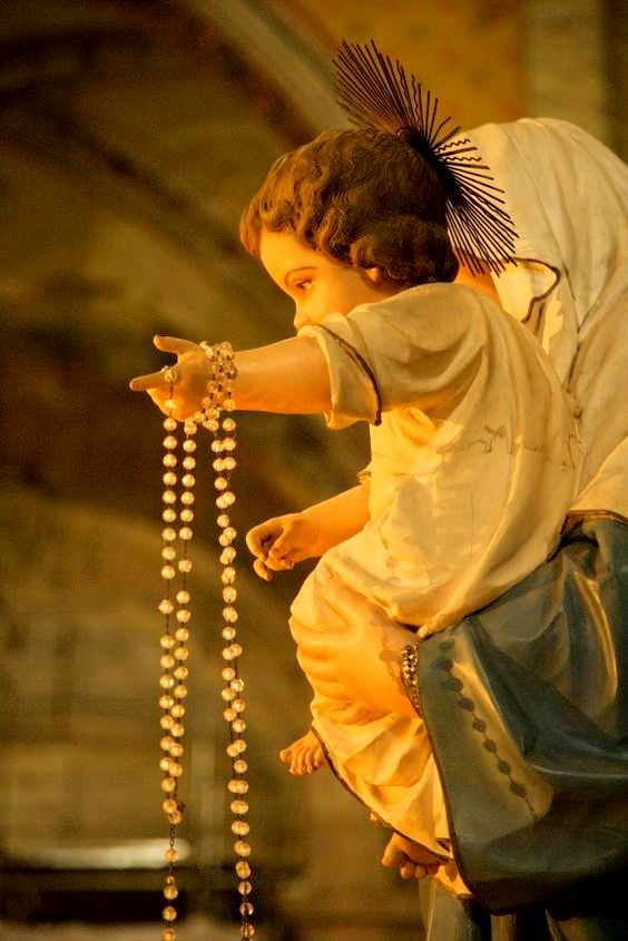 இறை மக்கள் குடும்பமாக தங்கள் இல்லங்களில் அமர்ந்து செபிக்க வேண்டிய இன்றைய செபமாலைக் கருத்துக்கள்