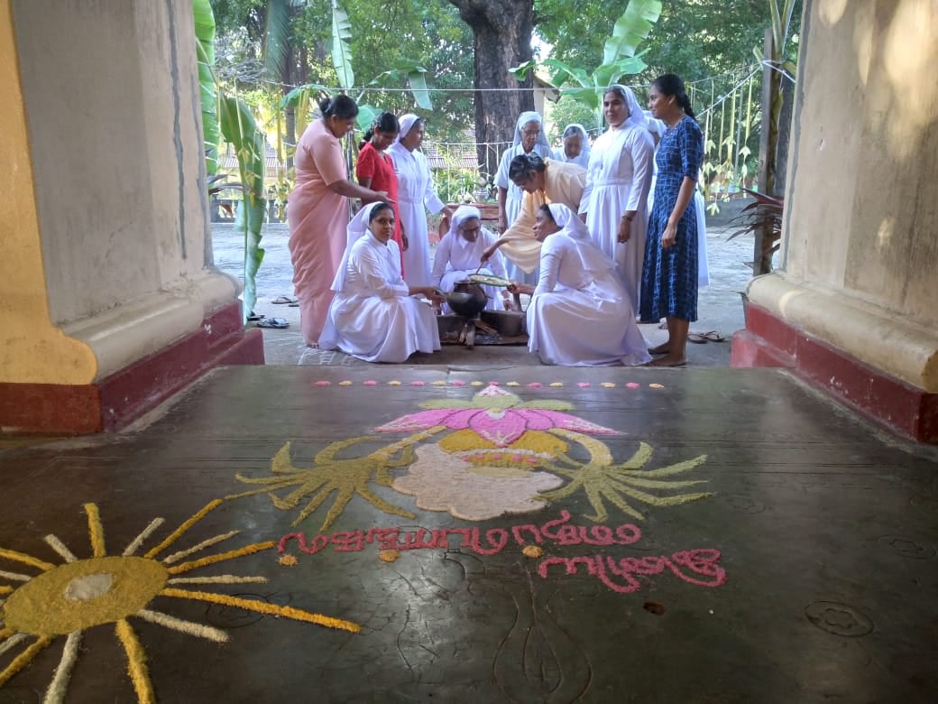 யாழ் புனித மரியன்னை பேராலயத்தில் நடைபெற்ற இந்நிகழ்வில் 15 அன்பியங்களும் இணைந்து 15 பானைகளில் பொங்கல்