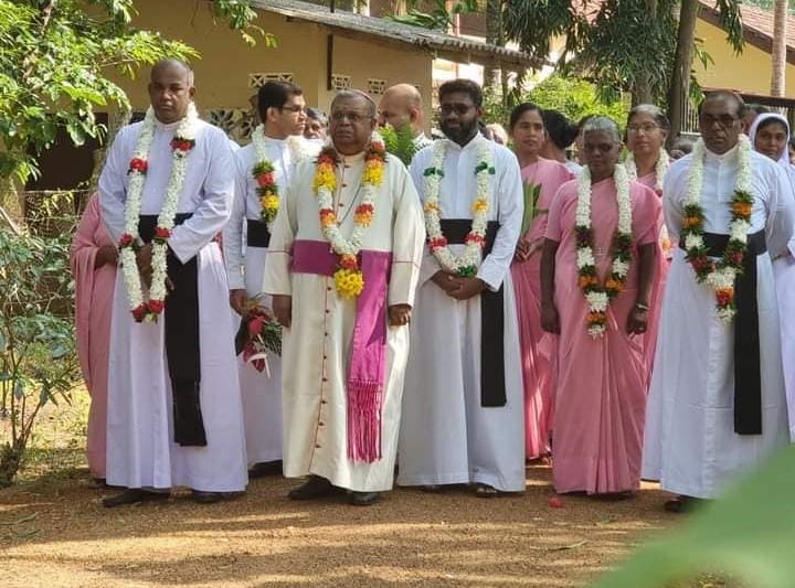 லியோன்சின் புனித வளனார் சபை அருட்சகோதரிகள்  தமது பணியினை ஆற்றுவதற்காக வவுனியா மறைக்கோட்டம் வேப்பங்குளம் பங்கில்